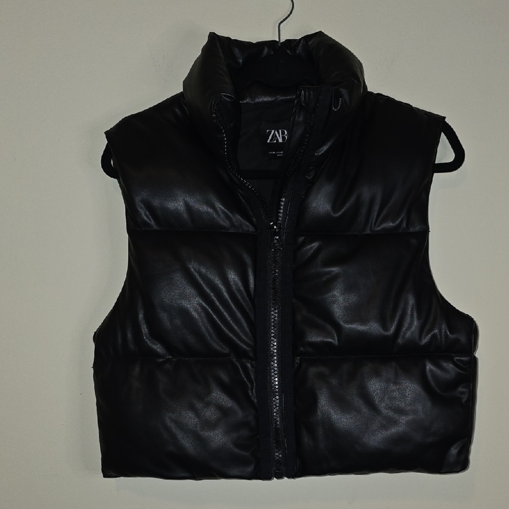 Zara Black Faux Leather Puffer Vest. Cropped. Size XS. NWOT